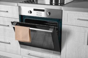 Un forno ed il suo cassetto forno