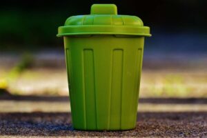 cestino spazzatura verde