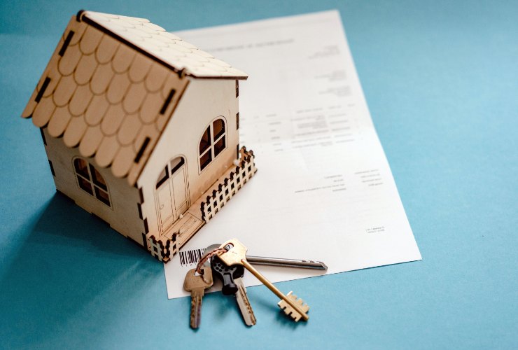 contratto casa e miniatura