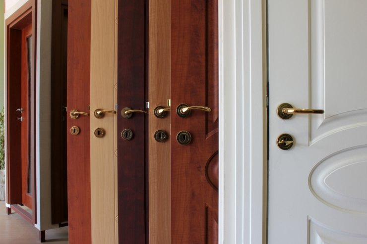 Tante porte da interno della casa