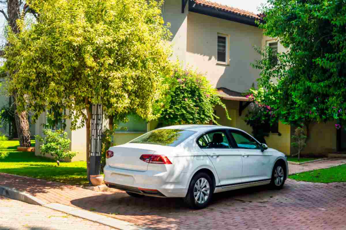 parcheggio cortile casa