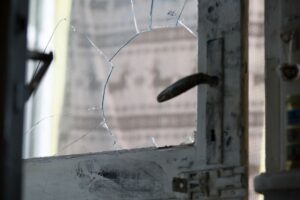finestra rotta