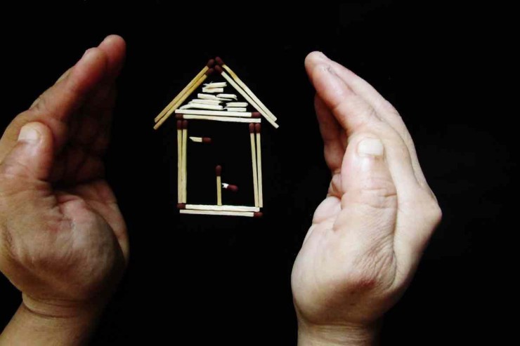 Casa e mani a protezione