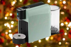 Macchina caffè Thun Caffitaly con dietro delle luci natalizie