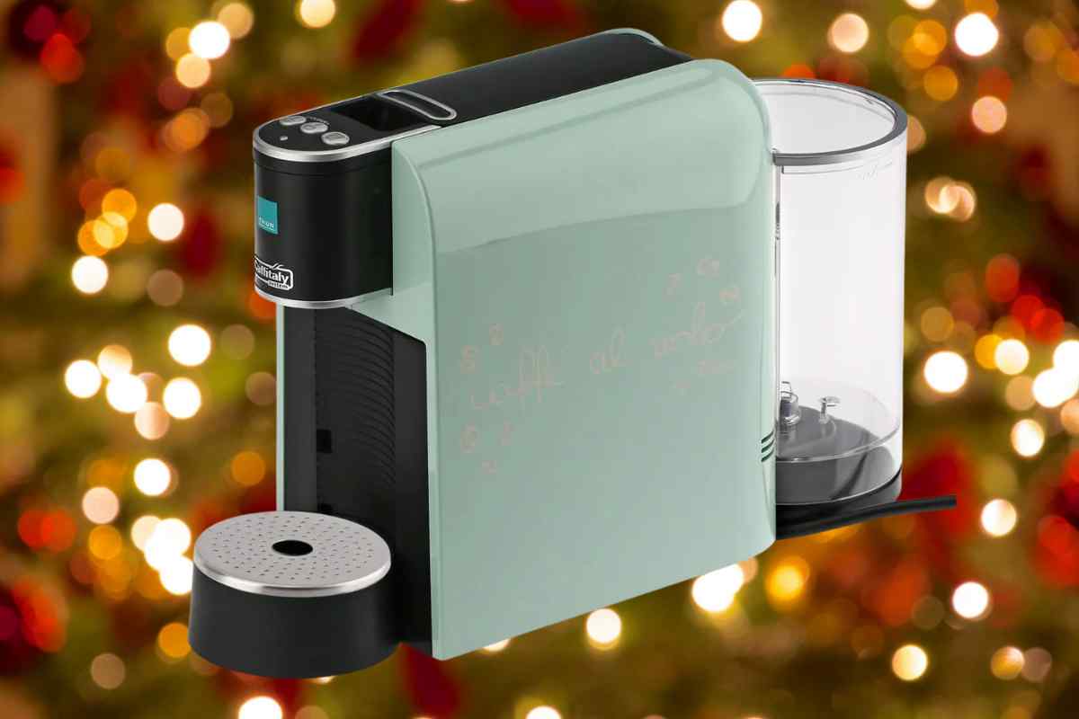 Macchina caffè Thun Caffitaly con dietro delle luci natalizie