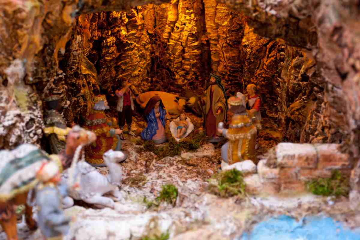 Presepe di un mercatino di Natale di San Gregorio Armeno a Napoli