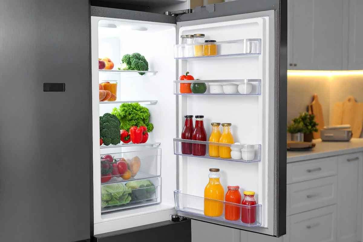 un frigorifero aperto
