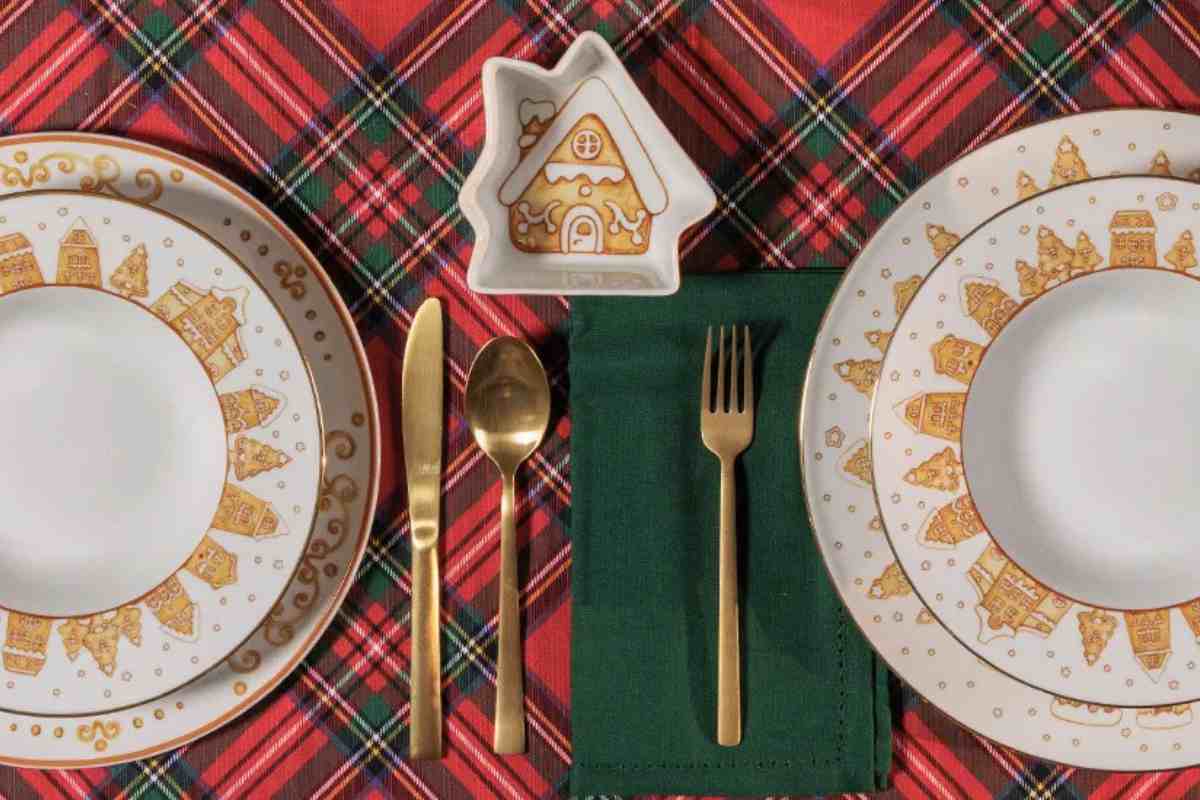 una tavola apparecchiata con le novità Thun del catalogo di Natale