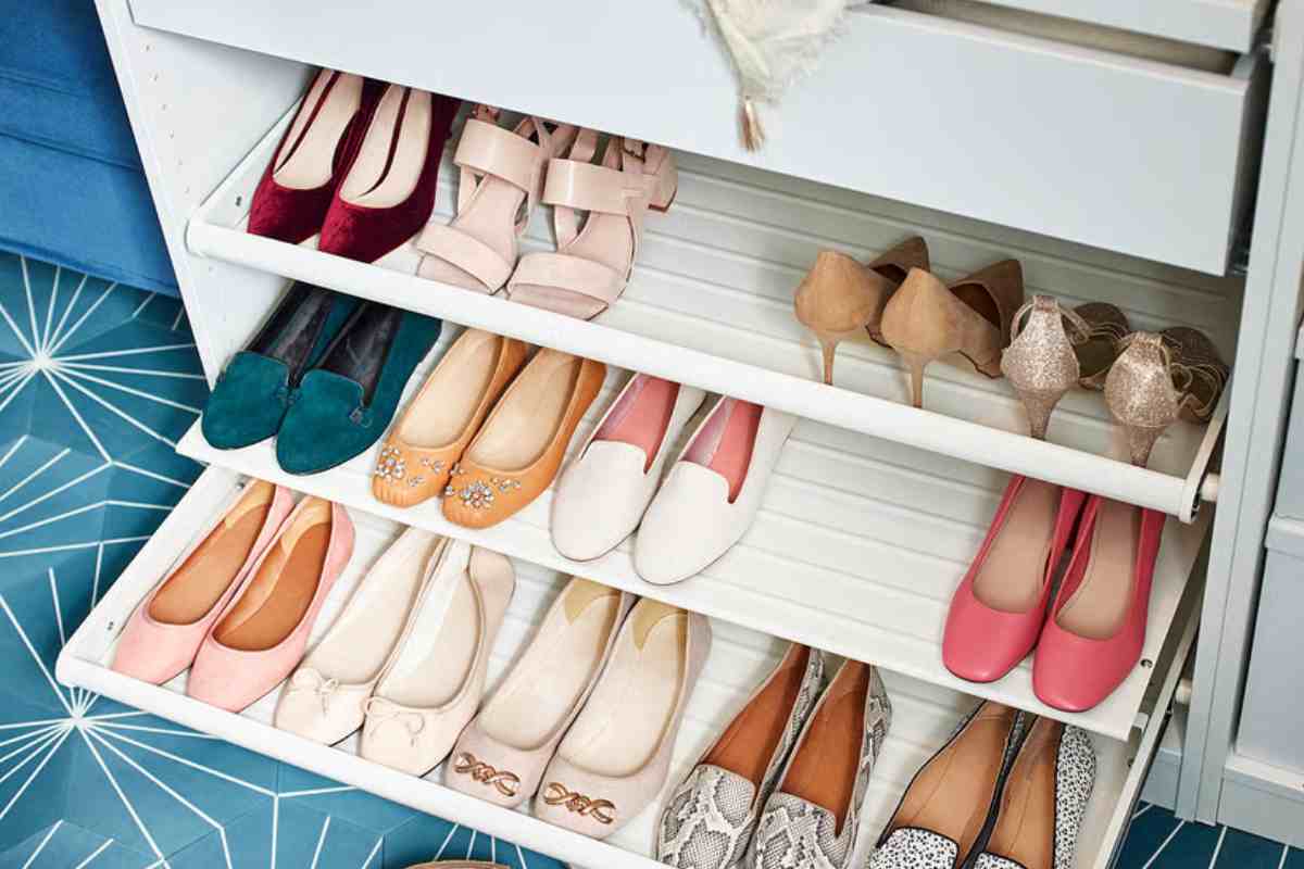 il ripiano per le scarpe estraibile di Ikea KOMPLEMENT visto dall'alto