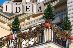 balcone natalizio e scritta idea