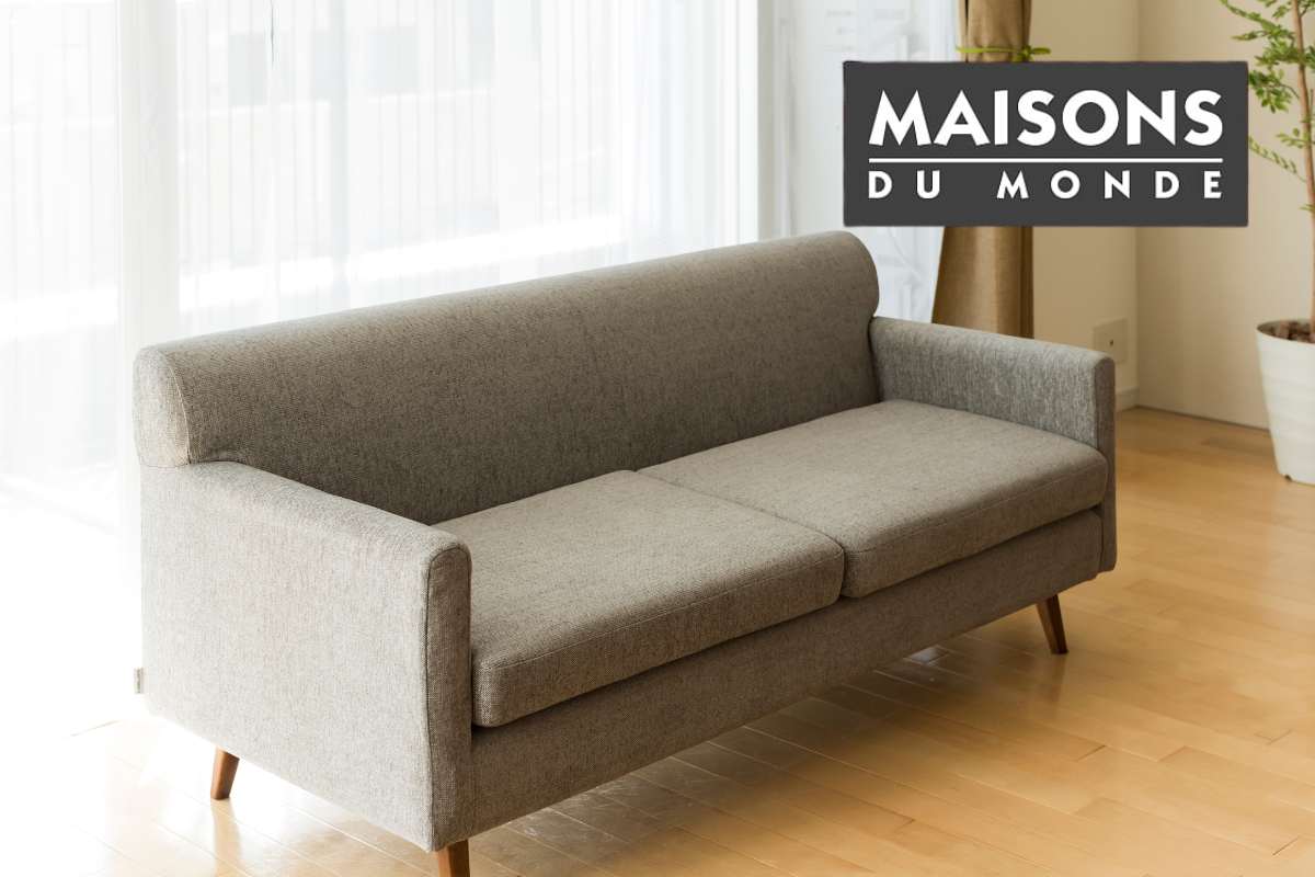 divano e scritta maisons du monde