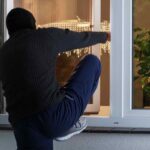 Ladro entra da finestra