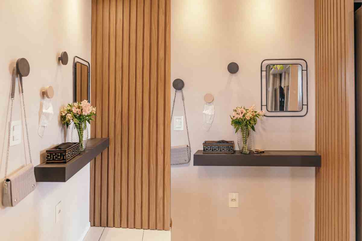 ingresso casa esempi con mensole