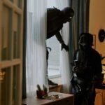 ladri che entrano dalla finestra