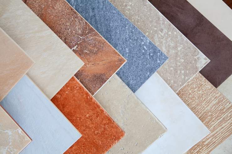 Delle piastrelle messe una accanto all'altra