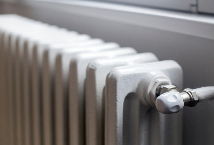 termosifone sotto la finestra