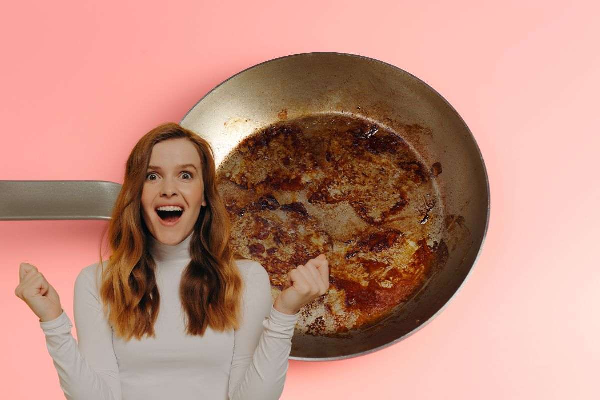 pentola incrostata e in primo piano una donna che esulta