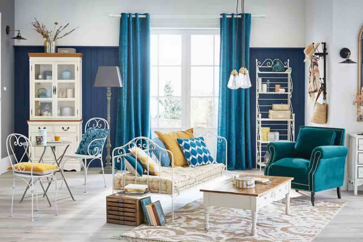 Credenza Maisons du Monde in un open space con mobili moderni e vintage