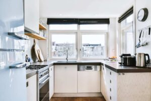 Una cucina piccola ben arredata