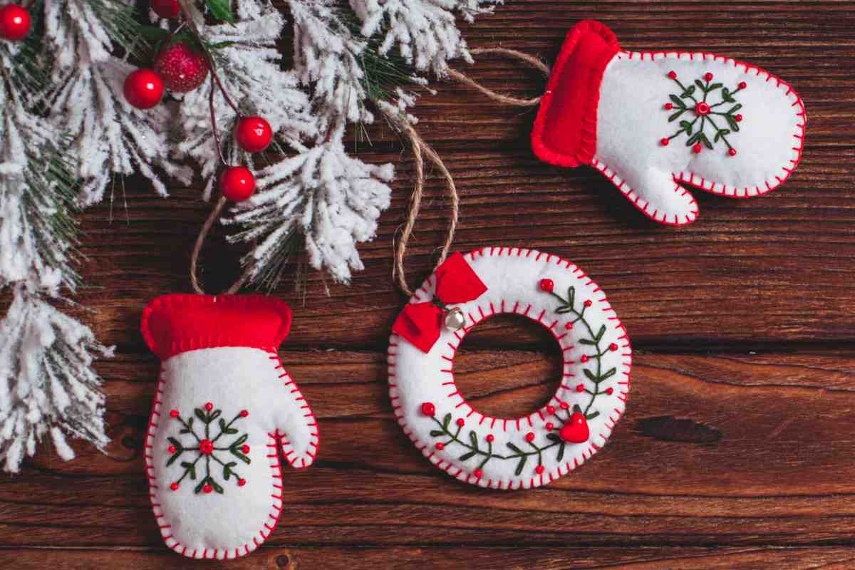 tre decorazioni natalizie in pannolenci da creare con i video tutorial fai da te