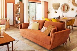 Soggiorno arredato con mobili Maisons du Monde e Ikea ispirati allo stile minimal caldo