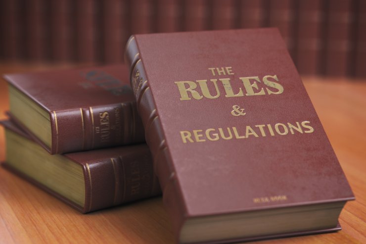 Dei libri di legge messi uno sopra l'altro