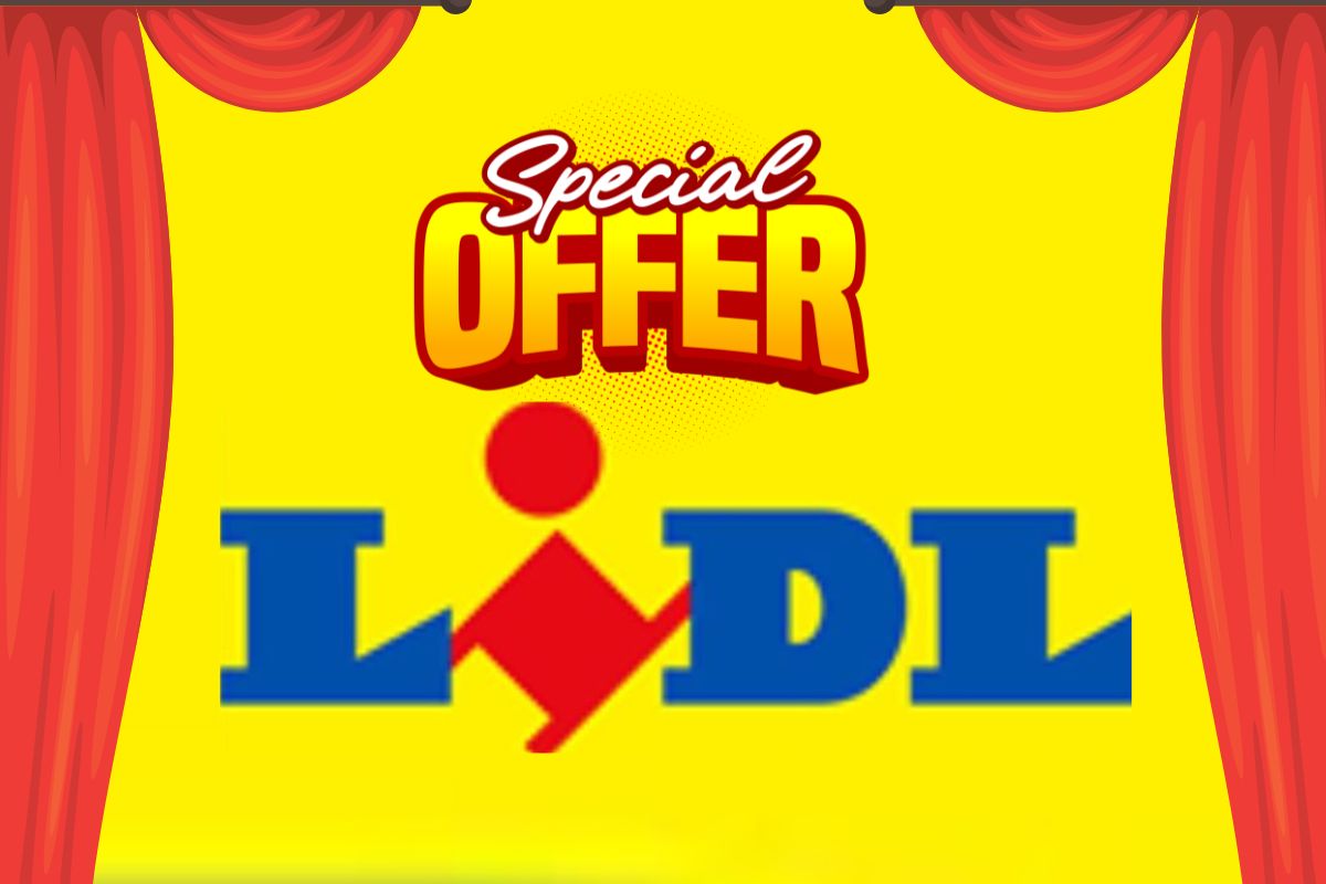 Un sipario aperto con dentro scritto "Special Offer" e sotto l'insegna della Lidl