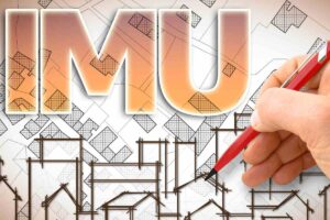 Un immagine con una scritta IMU e sotto tante case disegnate