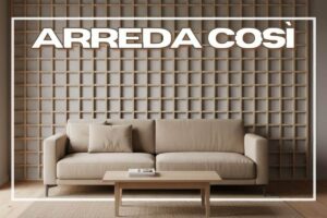 Salotto con griglia di legno su parete e divano beige