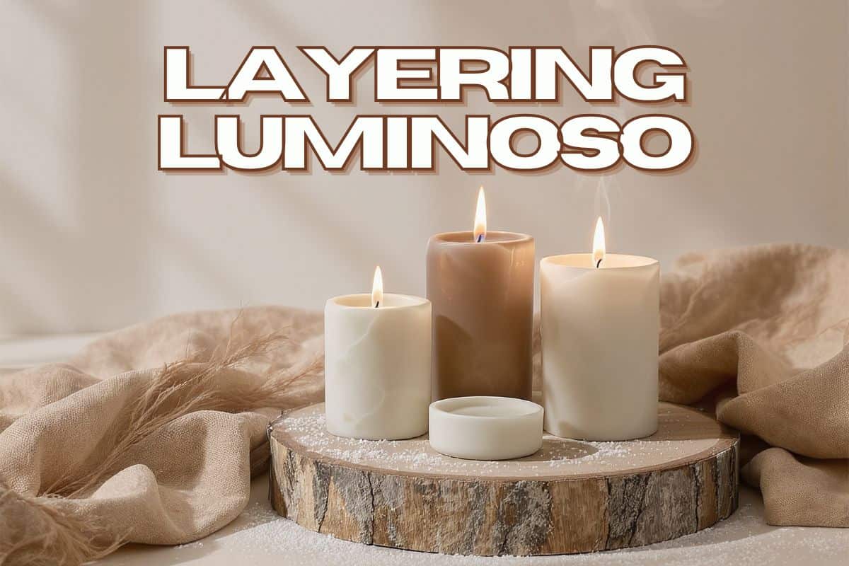 Candele di diverse altezze su base di legno