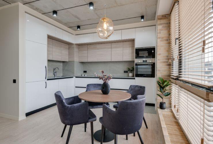 ambiente della cucina visto da lontano 