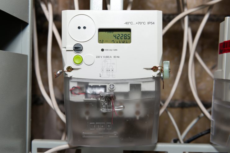 Un contatore di energia elettrica in funzione