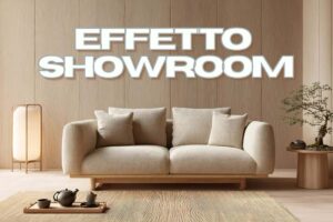 Divano chiaro in salotto in legno