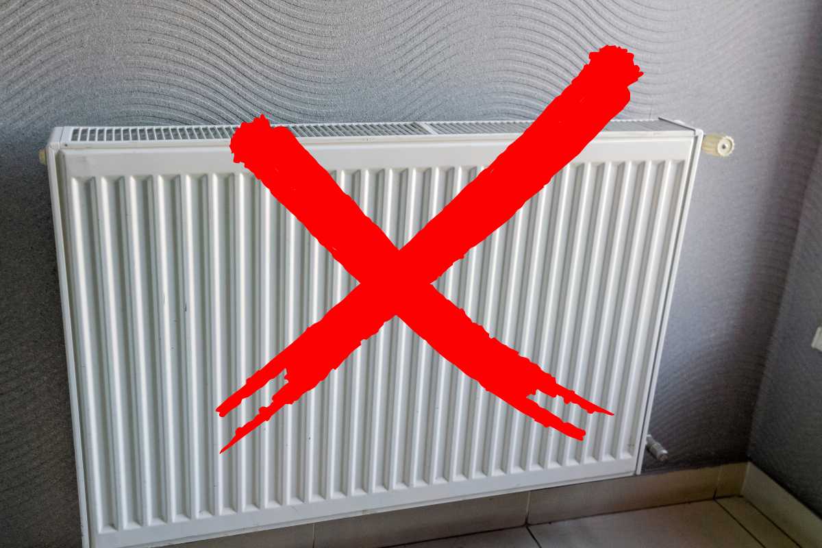 un termosifone con sopra una croce rossa