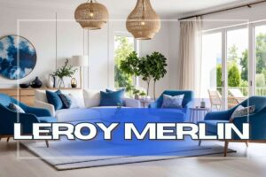 Salotto luminoso con reti bianchi e blu e lampade sospensione