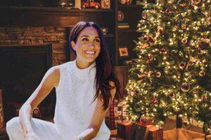 meghan markle con un albero dietro