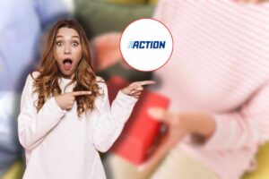 due donne che si scambiano un regalo, logo action in icona rossa e donna sorpresa