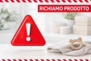 Scritta allarmista per un richiamo prodotto