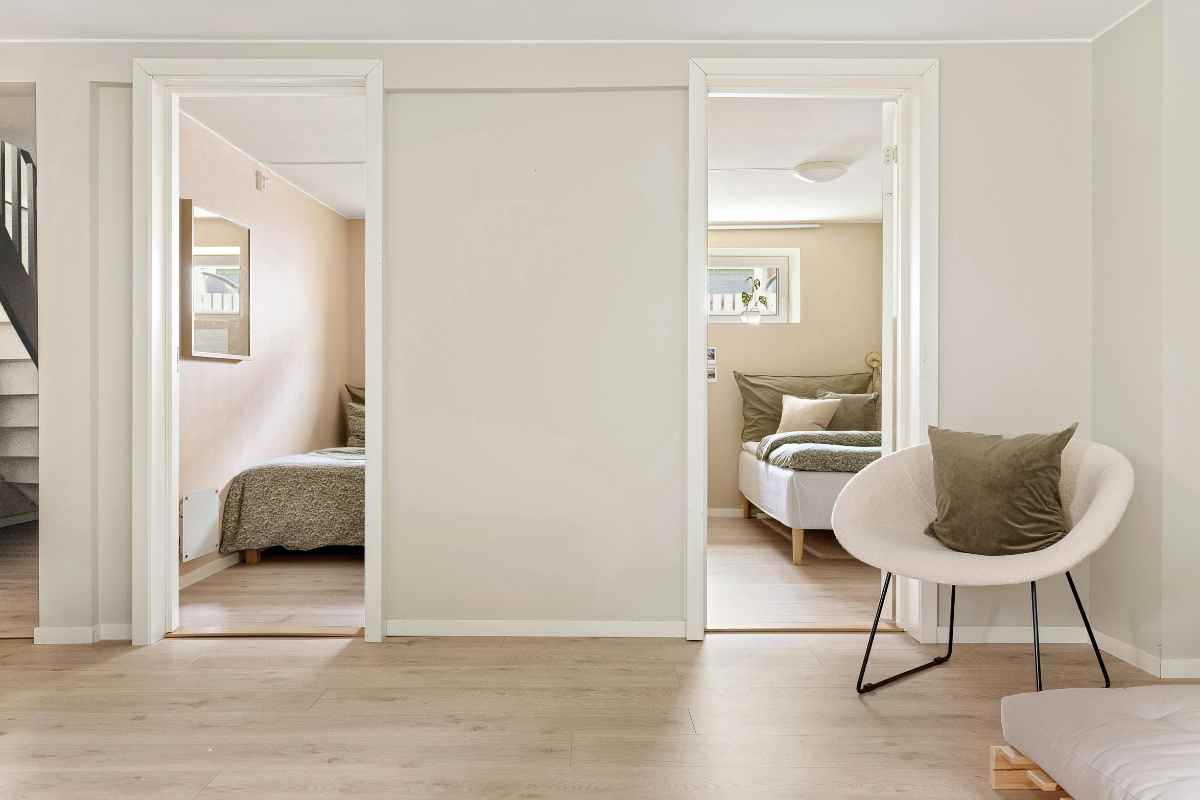 porte bianche aperte