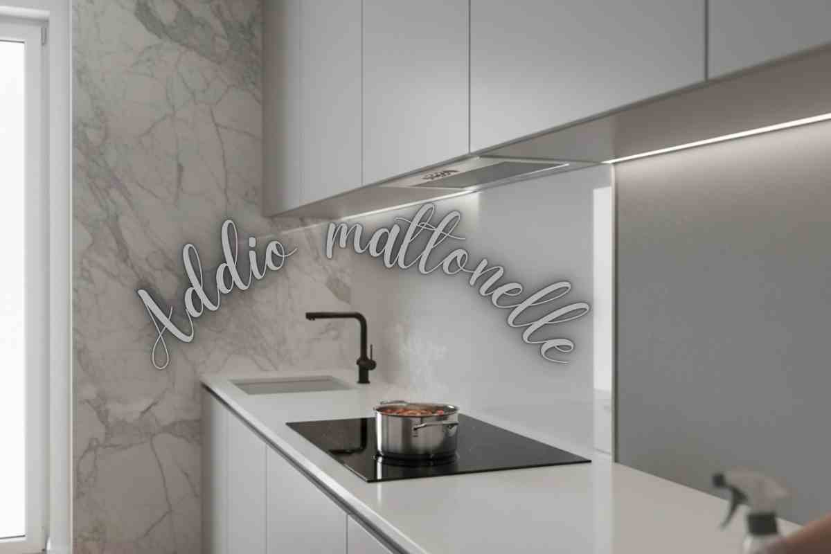 cucina pulita sui toni chiari e del grigio