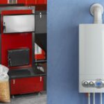 Sulla sinistra una caldaia a Pellet e sulla destra una a gas