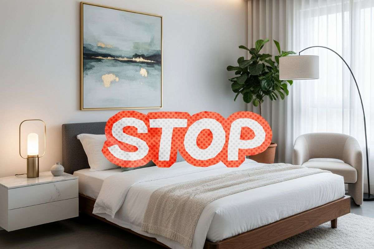 camera da letto con scritta stop