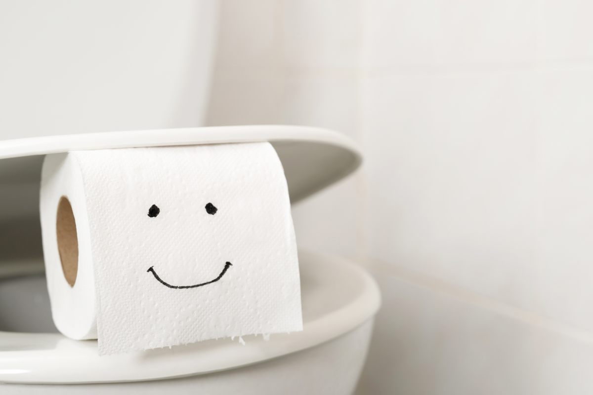 rotolo di carta igienica che sorride