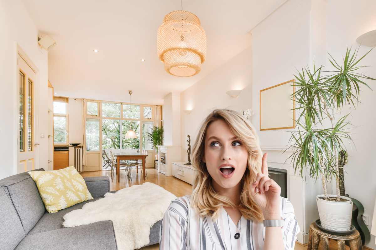 donna con idea e soggiorno arredato elegantemente