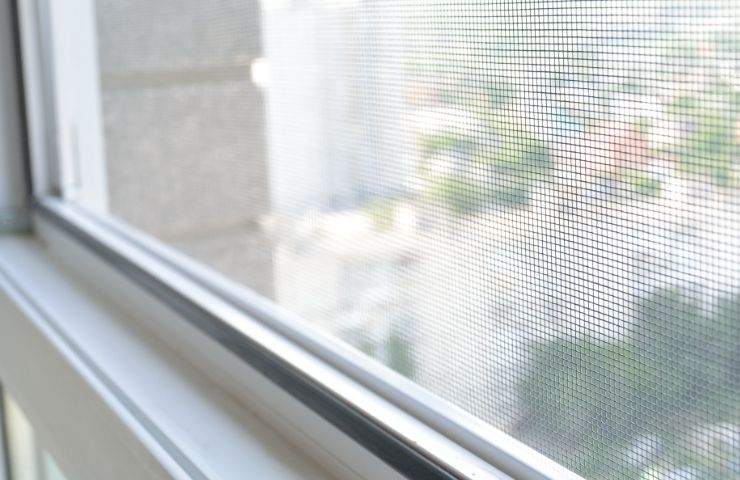 zanzariera su finestra