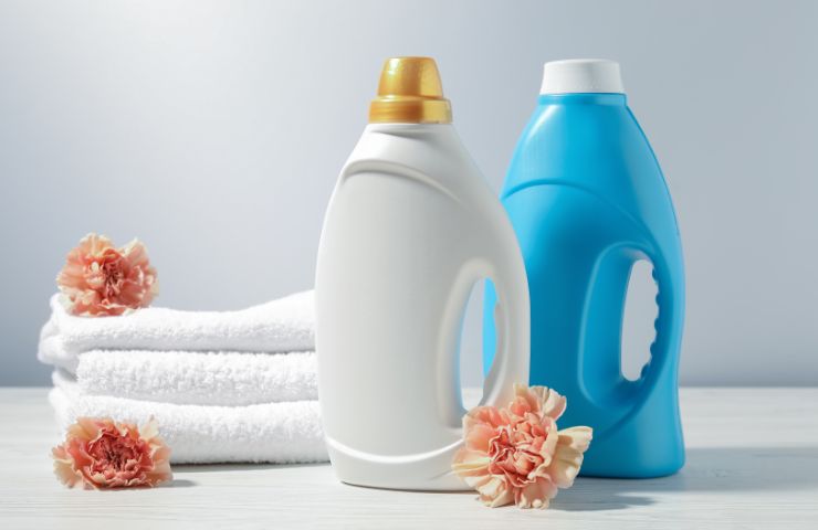 ammorbidente e detersivo per lavatrice