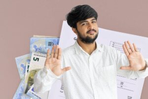 bolletta ed euro sullo sfondo con uomo che fa segno di stop