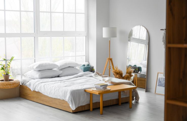 specchio nella camera da letto
