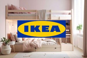 cameretta per bambini con letto a castello e in primo piano logo ikea