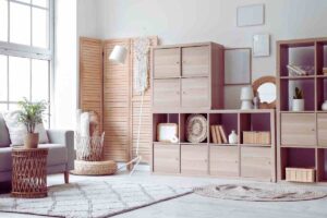 salotto pieno di mobili